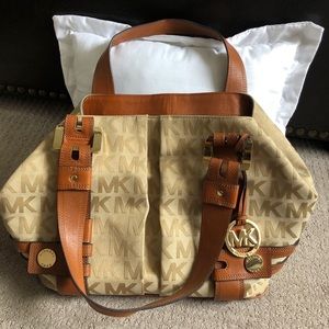 Michael Kors Great condition Monogram Jet Set Tote
